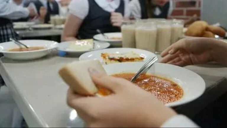 Регион получит субсидию на бесплатное горячее питание школьников