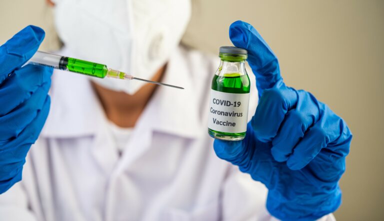 На Смоленщине активно продолжается вакцинация населения против COVID-19