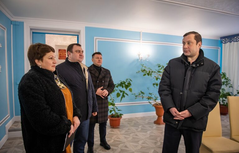 Губернатор оценил ремонт НоводугинскогоЦентра досуга