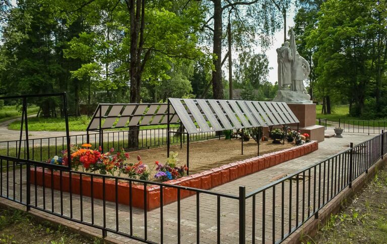 В Смоленской области ведётся ремонт 60 воинских захоронений и мемориальных знаков