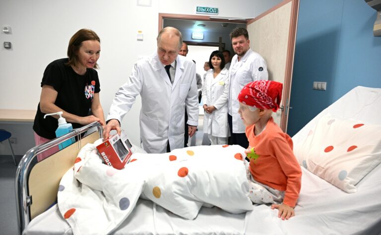 Путин навестил детей в центре Рогачева