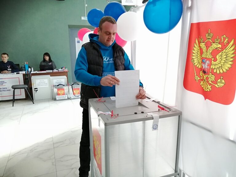 В Новодугино проголосовал депутат Смоленской областной Думы