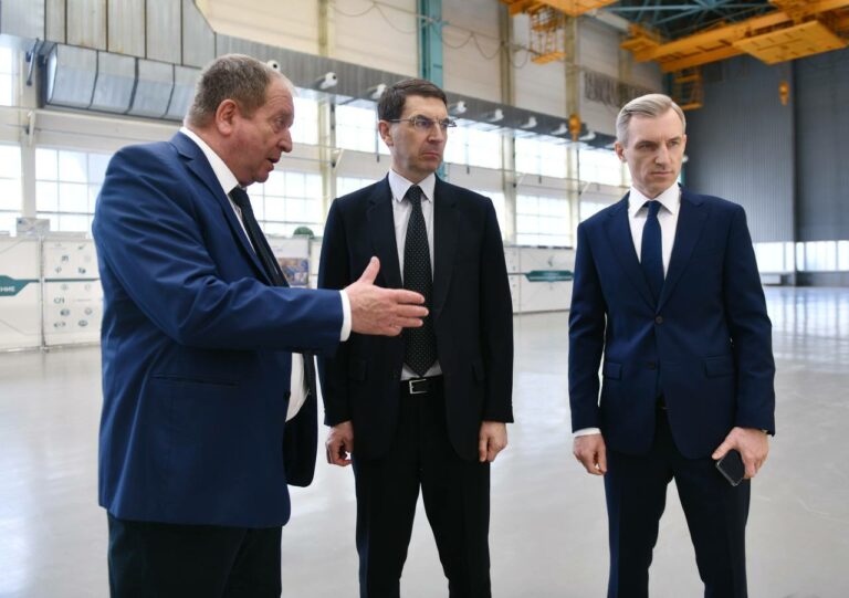 Полномочный представитель президента РФ в ЦФО посетил смоленский авиазавод
